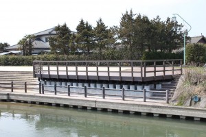 西川ふれあい公園デッキ竣工 009