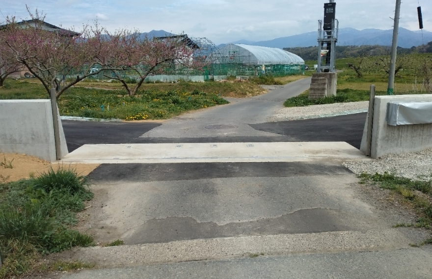 設置後：開放状態の写真 堤防 水門