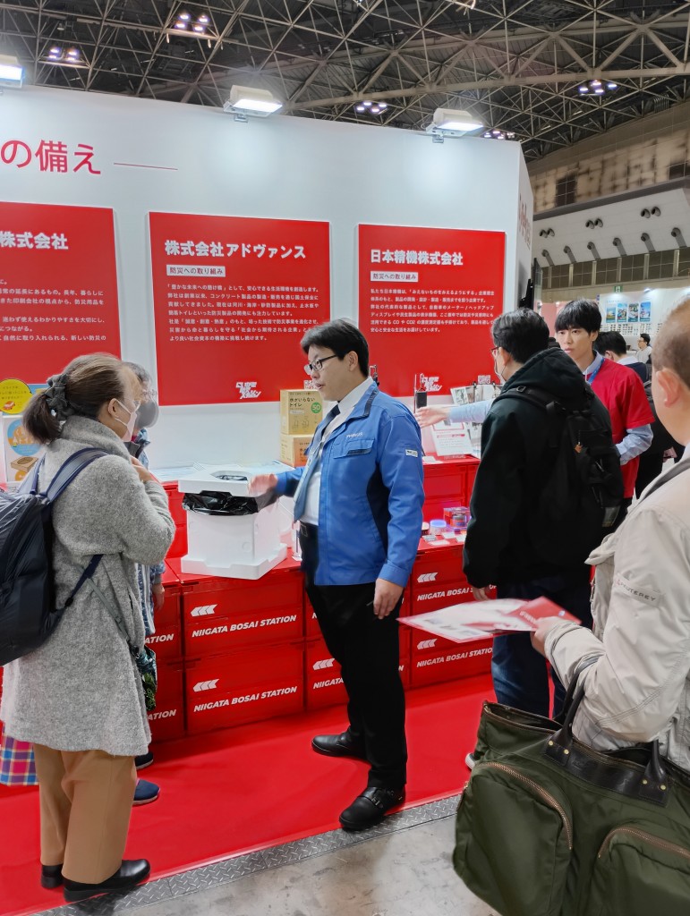 熱心に耳を傾けてくださる来場者さま。貴重なご意見をたくさんいただきました。