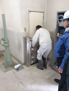 組立説明会の様子